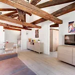 Ca\'Moderna